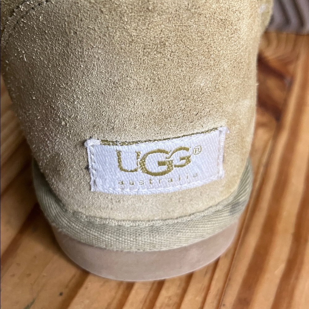 UGG Vintage  Olive Suede Boots Australia - Picture 2 of 9